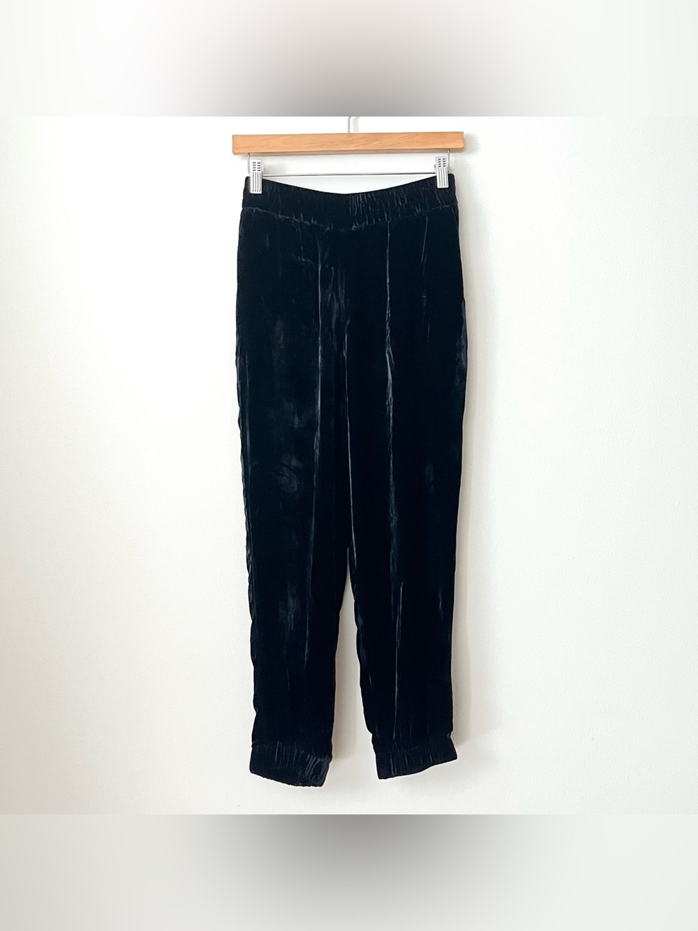 NWT Banana Republic Women's Black Velour Joggers Pants M Petite Rayon Silk Comfy